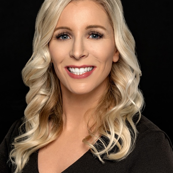 Meet your Posher, Nicole - Picture 4 of 4